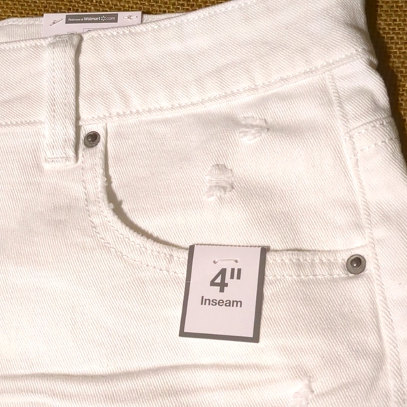 WHITE DENIM SHORTS - Picture 3 of 6